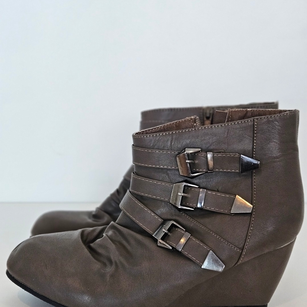 Chic Brown Ankle Booties with Triple Buckle